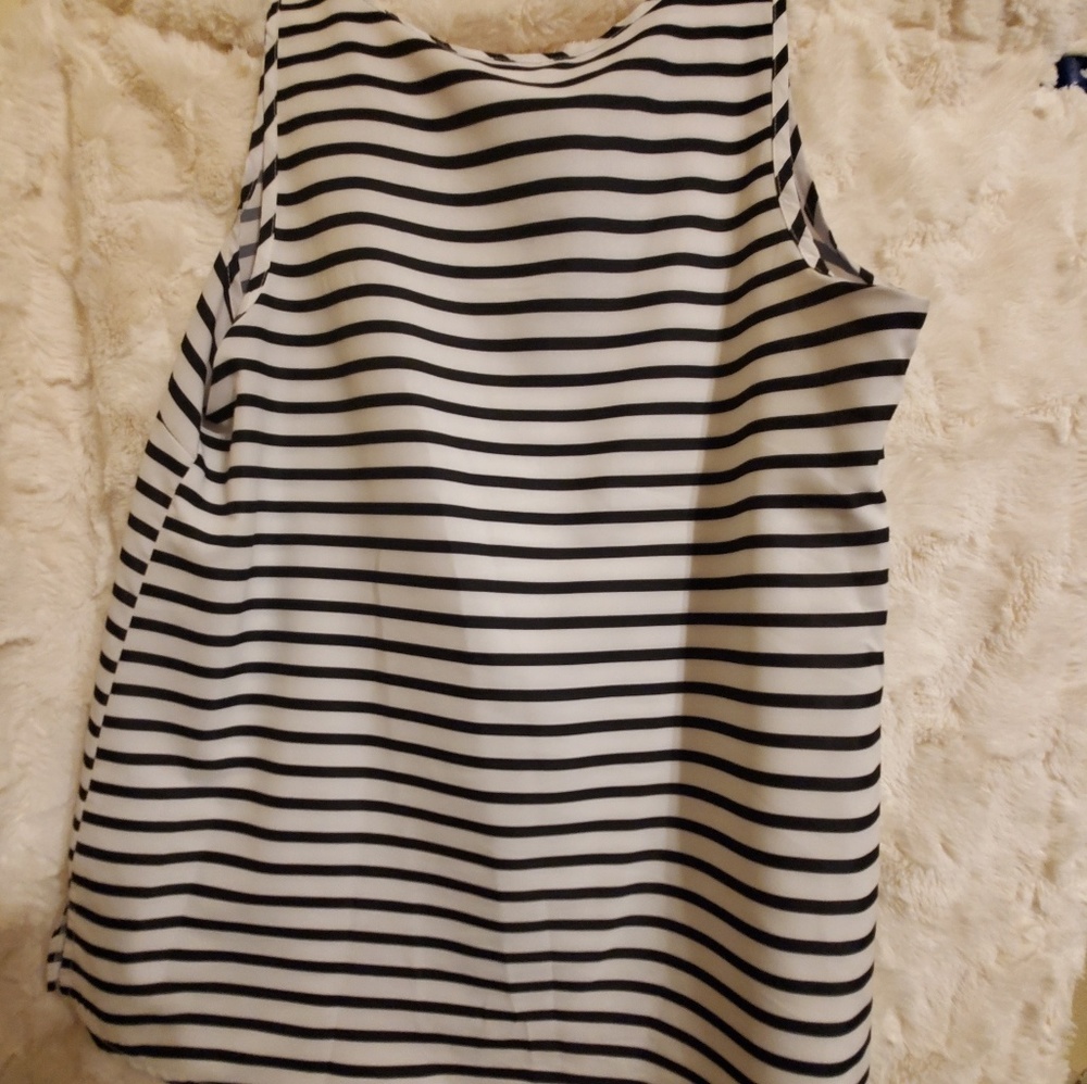 NWOT Women's Blouse - Picture 3 of 3